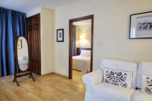 Hotel y Apartamentos Arias