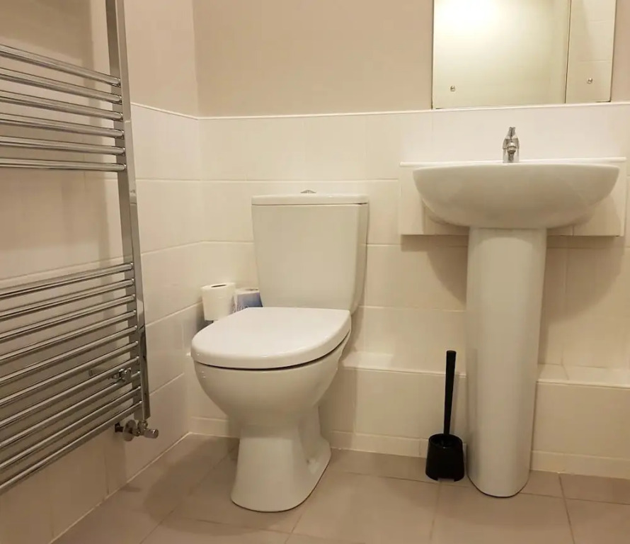 2 Bedroom Apartment Near the 3 Arena