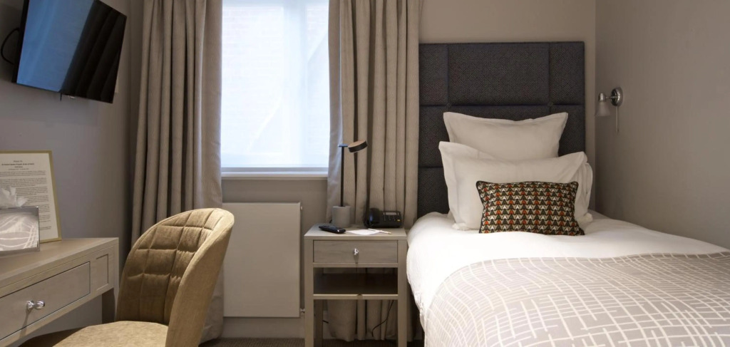 54 Queens Gate Hotel