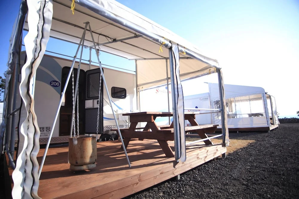 Pamping Jeju Caravan