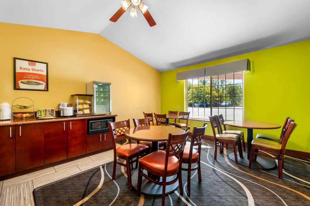 Econo Lodge Inn & Suites Eau Claire South