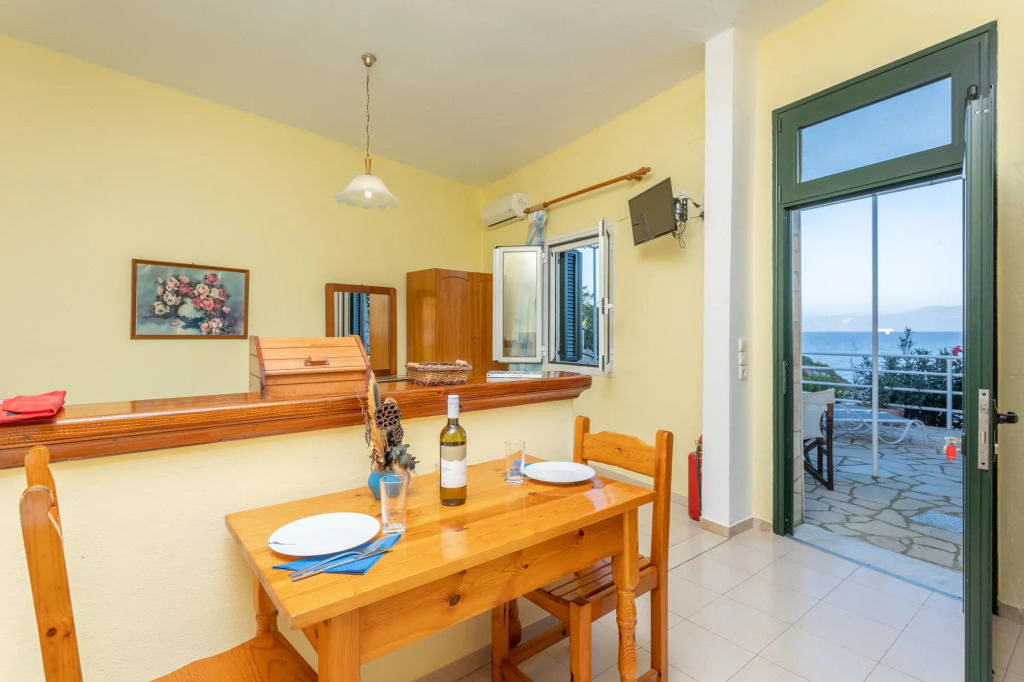 Dolphin Studio Swimming Pool Walk to Beach Sea Views A C Wifi Car Not Required - 559