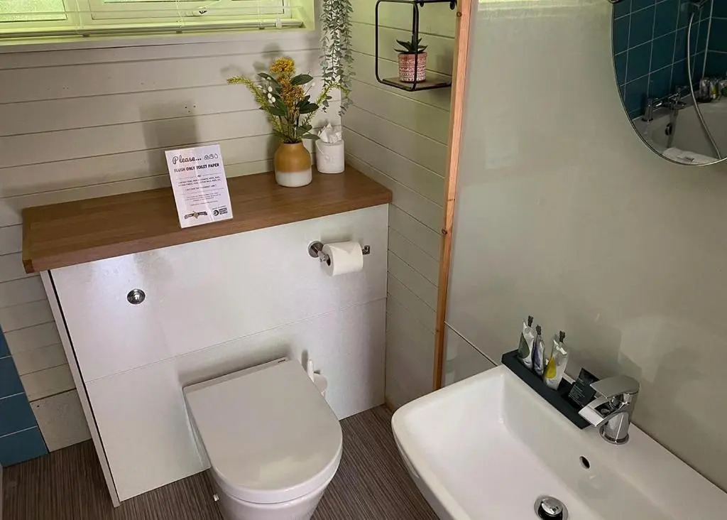 Ivyleaf Combe Lodges