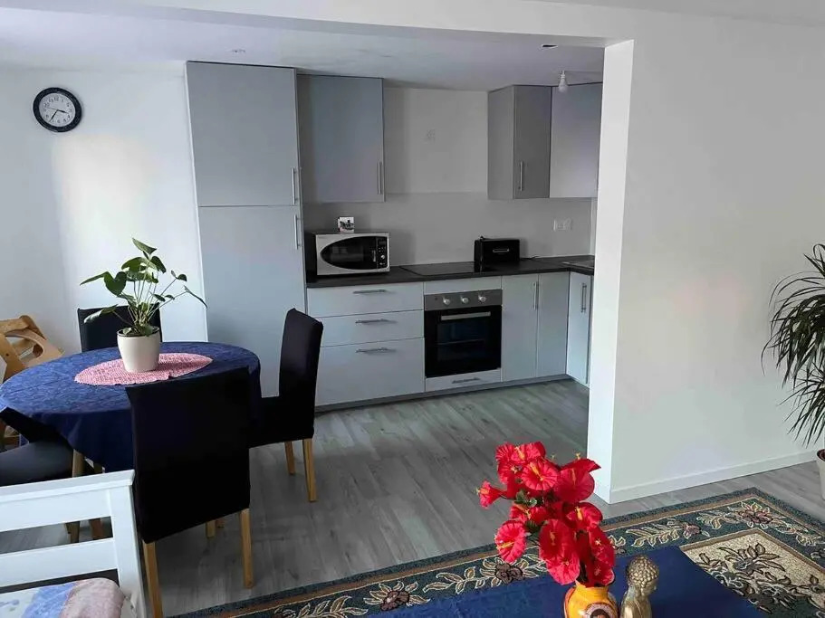 Maison Neuve Chaleureuse Pour 1 a 4 Personnes