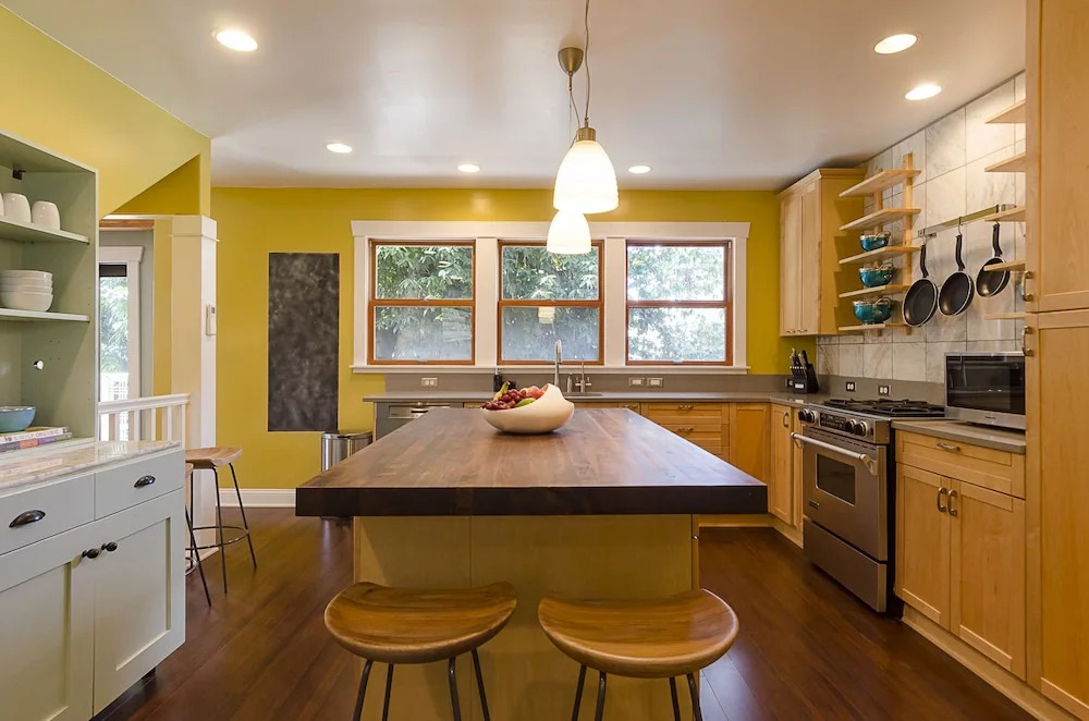 Sleeps 16 Luxurious 6BR Seattle Home