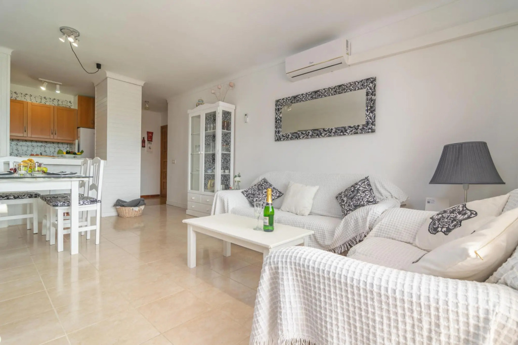 SOL - Nice flat close to the beach and leisure area Free WiFi
