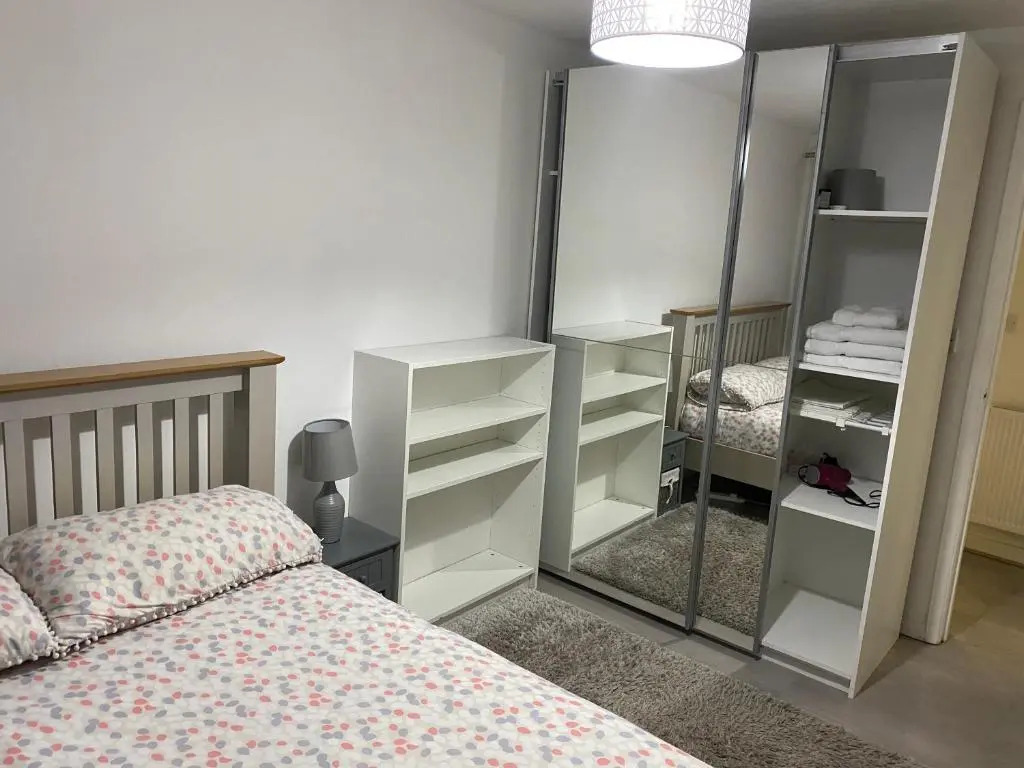 Luxury 2 bedrooms fully equipped Apartment with garden, Free Parking, Free Wifi & Netflix