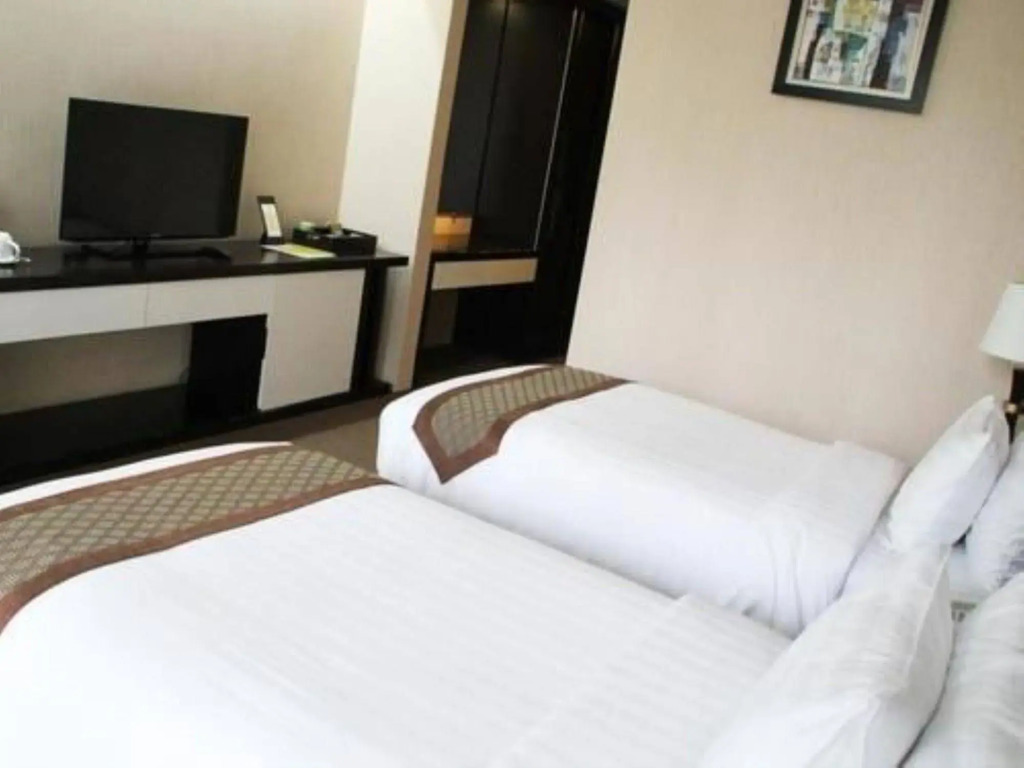 Avenue 64 Hotel