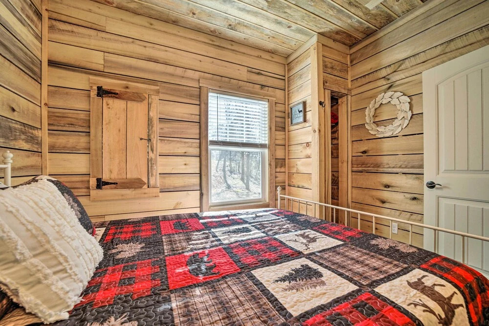 Modern Cabin w/ Fire Pit u003c 3 Mi to Trails
