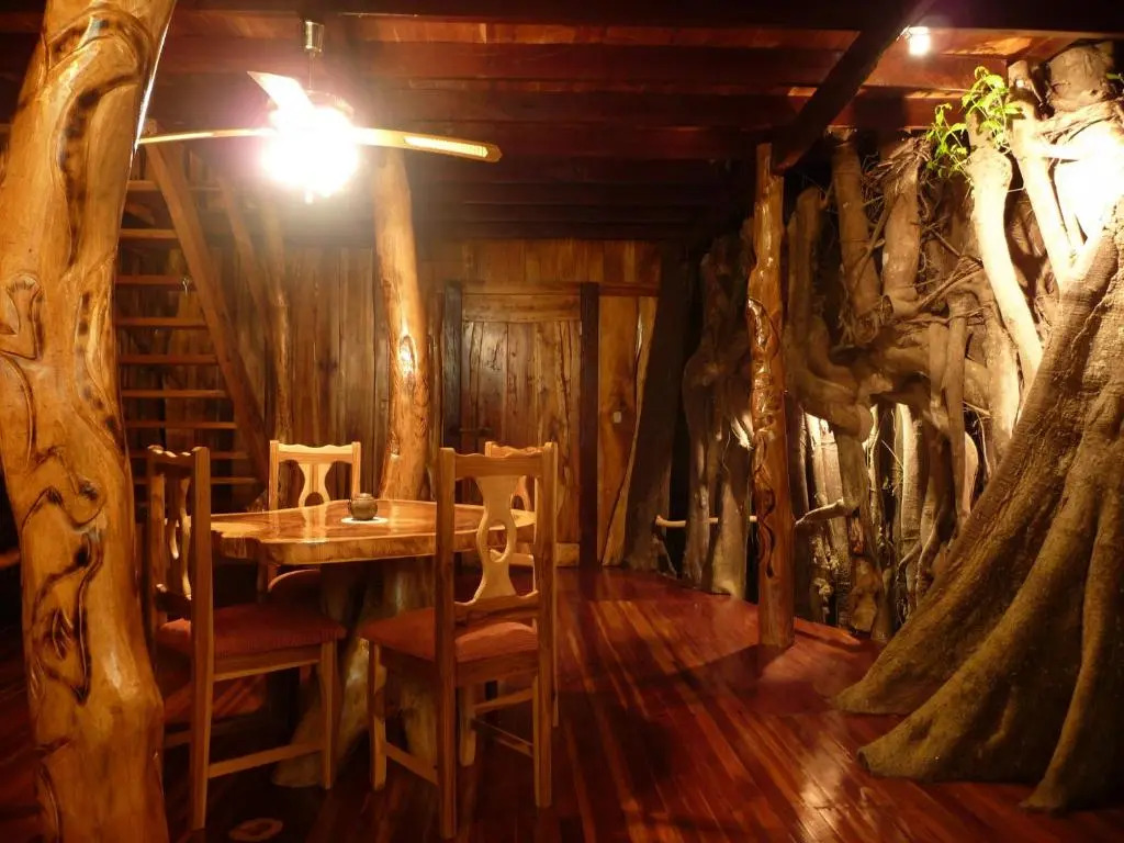 Topos Tree House