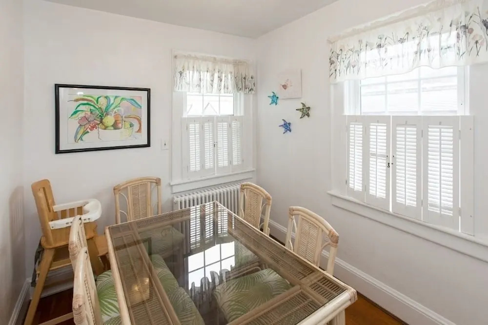 Sea Dog 5 Bedrooms 3 Bathrooms Home