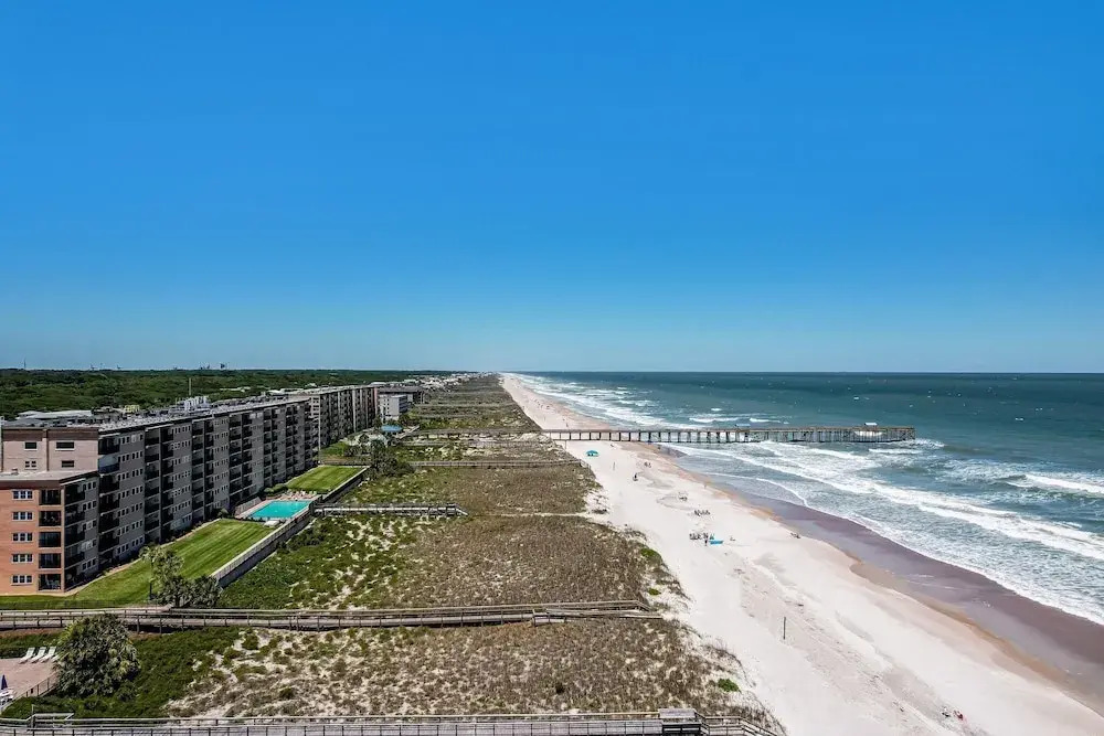 5th Floor 3 Bed 2 Bath Oceanfront Condo Sleeps 6, Renovated Oceanfront Balcony & Pool