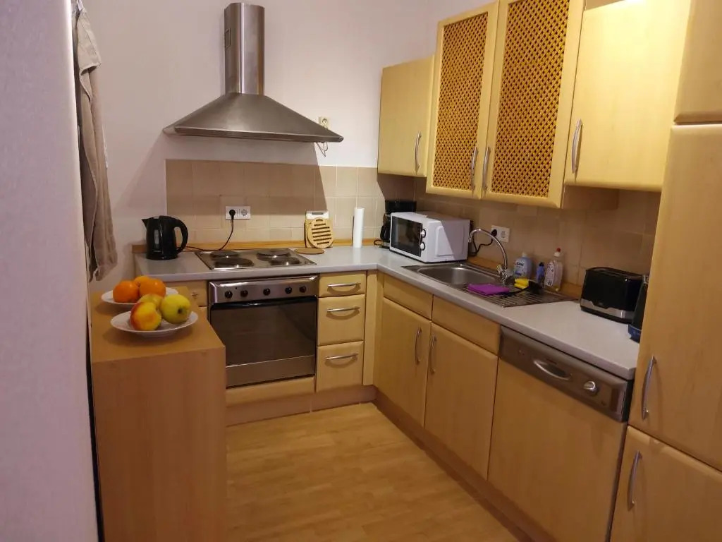 Tante Emma "Paris", Wohngefühl wie Zuhause plus Vorteile eines Hotels, PB-Zentrum, 600m zum Hbf
