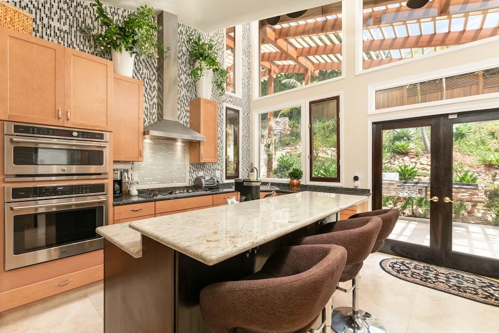 Skyhill Oasis W/ Hot Tub Walk To Universal 4 Bedroom Home