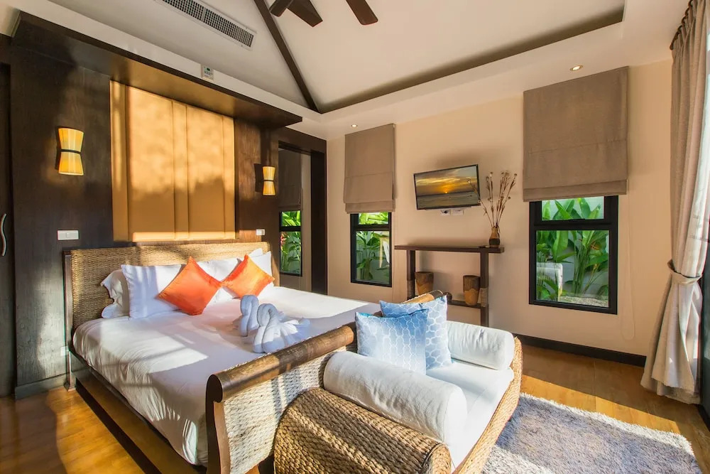 Tulip Pool Villa Luxurious Villa Escape Awaits