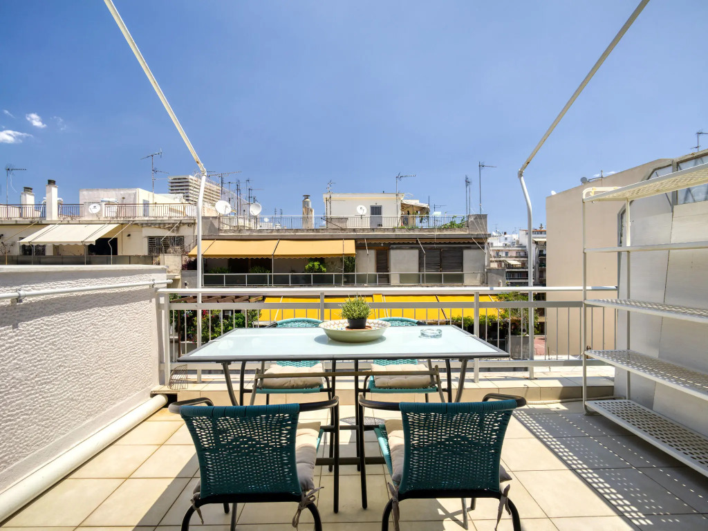 Snug apartment in Αθήνα with veranda