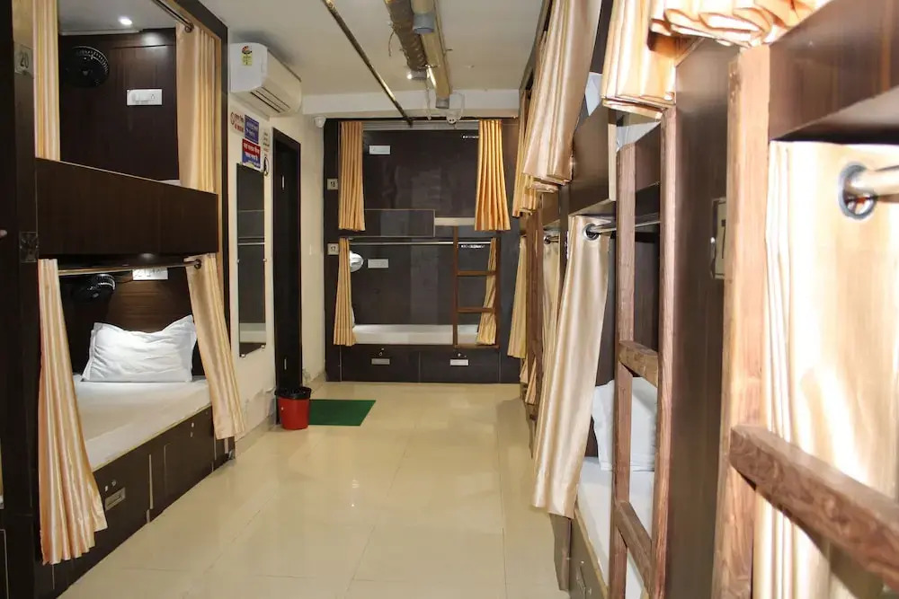 PARADISE AC DORMITORY