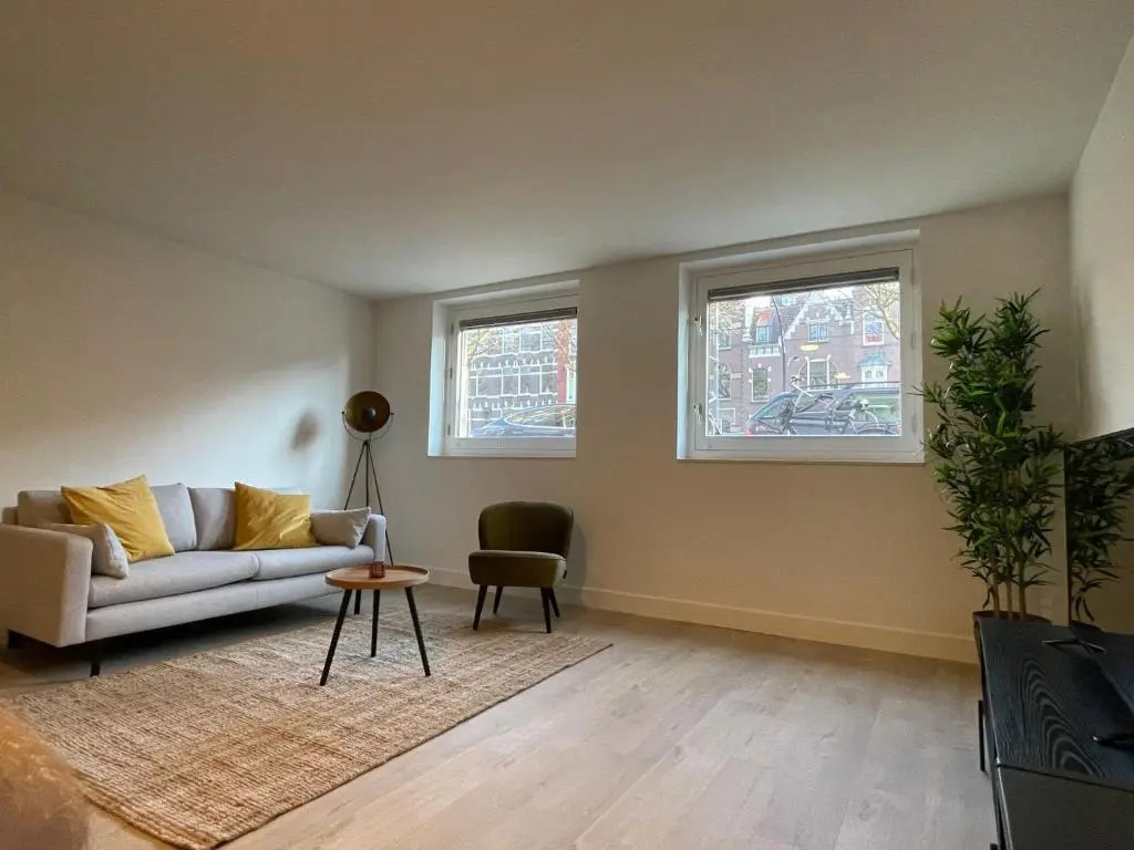 Awesome 1 Bedroom Serviced Apartment 54m2 -MNL A-