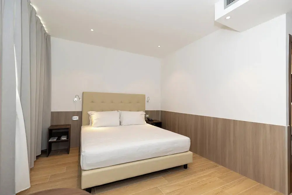 Lh HOTELS
