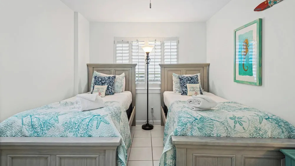 12th-floor Gulf Views w/ Private Beach + Free Tickets: Dolphin Cruise & More