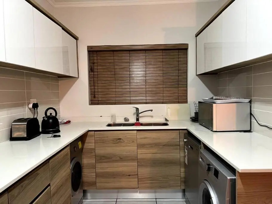 Upmarket 3-bedroom in Waterfall City