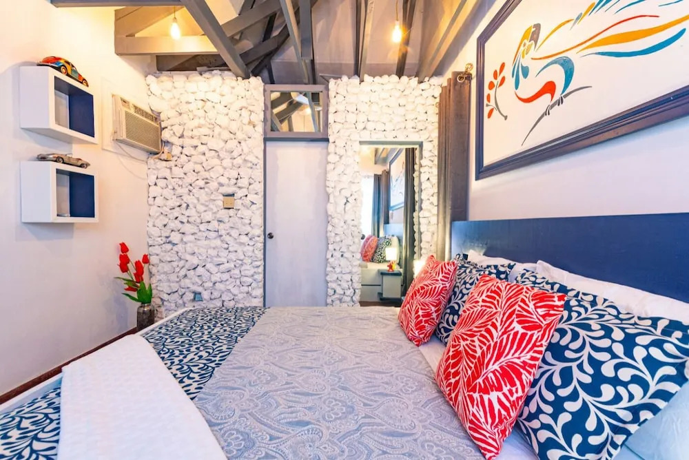 Parrot Cottage at Love Beach Pool
