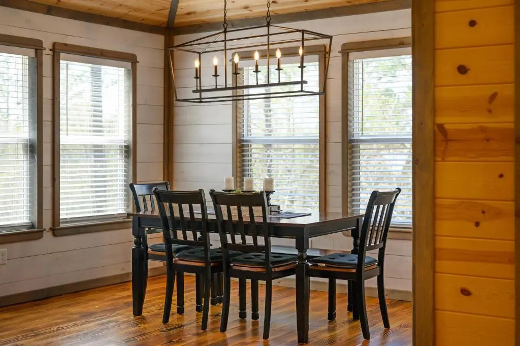 5 Star The Hidden Gem Farmhouse Romantic get away w EV connection