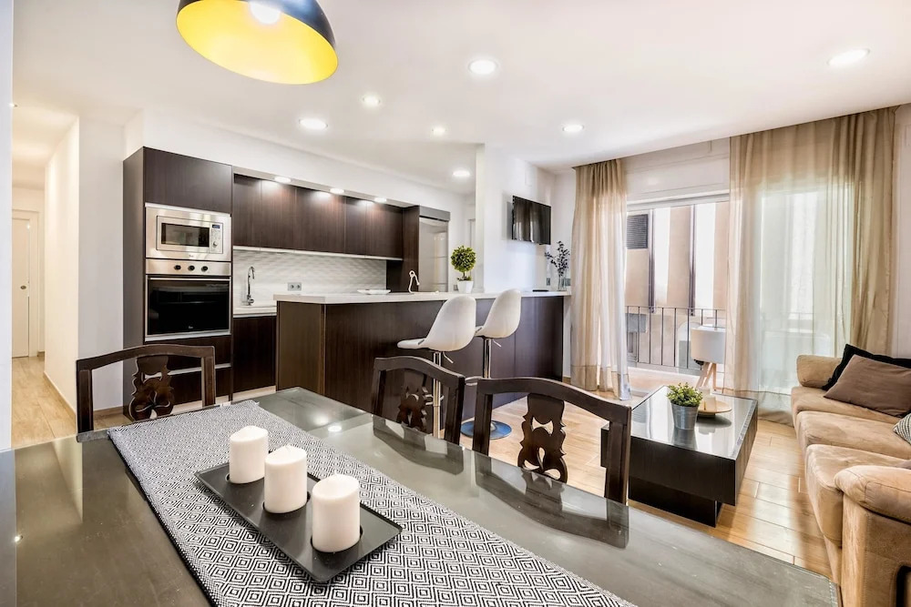 First Line Fuengirola Marina Apartment with Stunning Sea Views