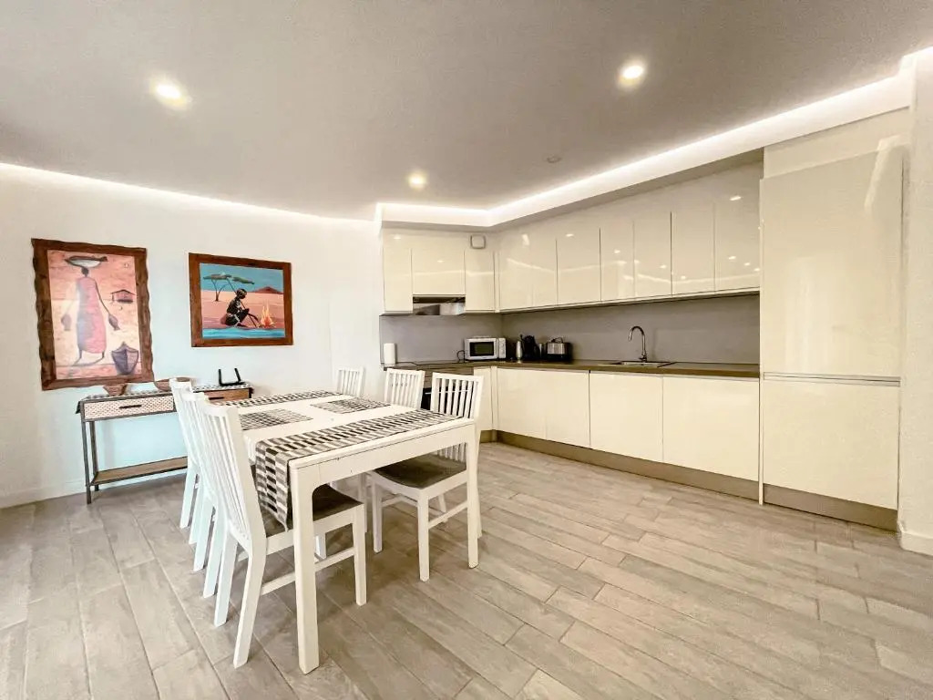 Ocean View Apartment, Heated pool, Free Parking PP207
