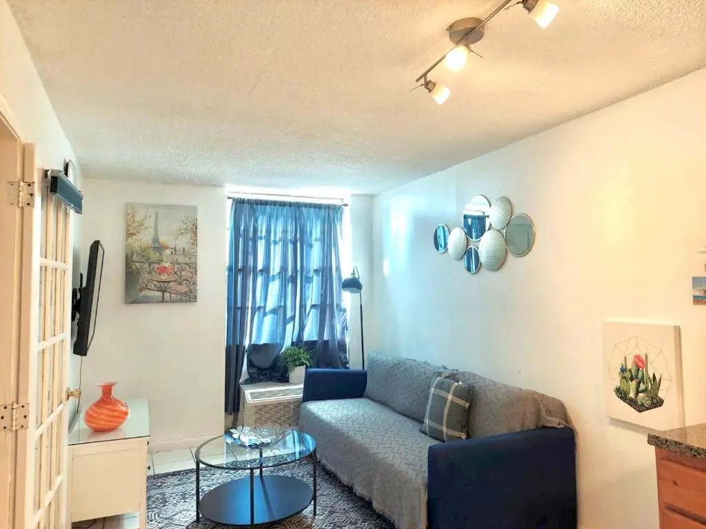 1 bedroom in the BEST location in South Beach !