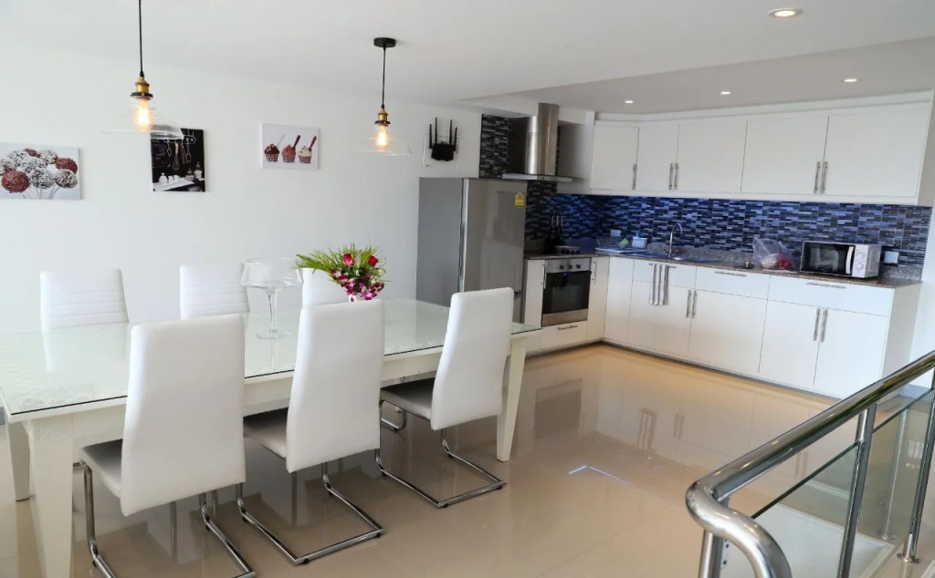 Swiss Villas Panoramic - Hillside Beach View