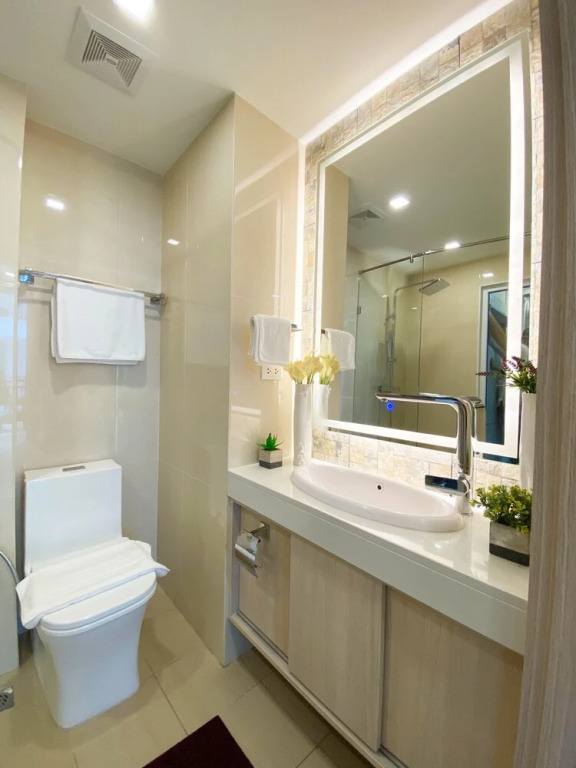 Modern 1 Bedroom Condo D519
