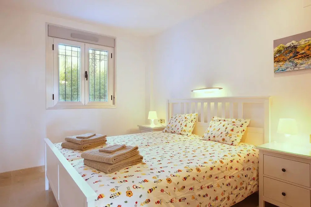 Snug apartment with garden