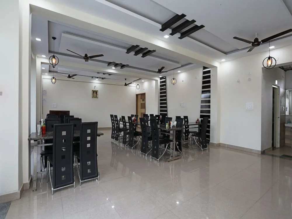 OYO 15375 Hotel KSS Inn