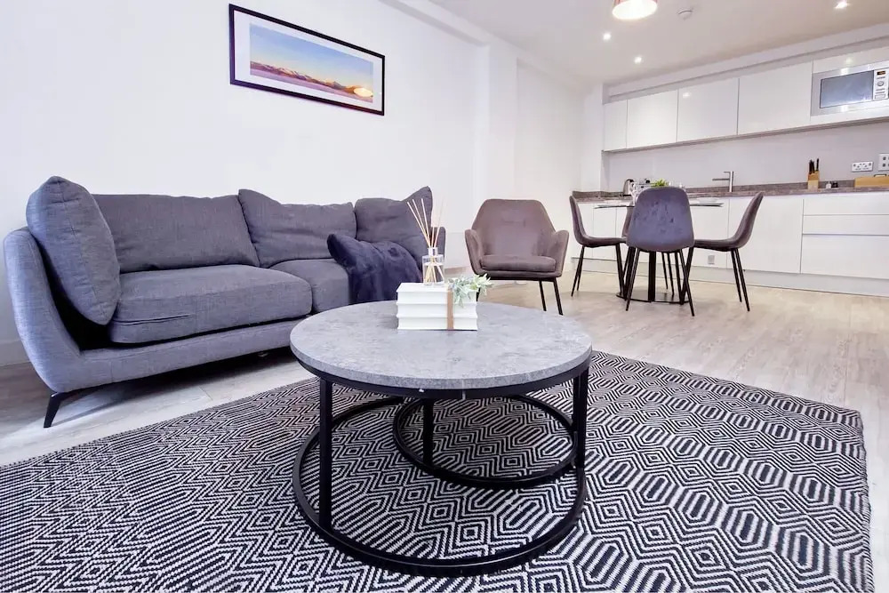 Cosy 2 Bedroom 2 Bath Apartment With Free Parking