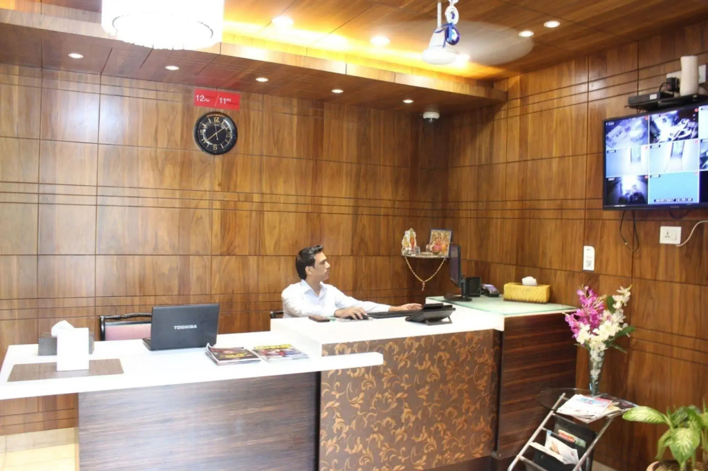 HOTEL JASHN INN Near Apollo Hospital
