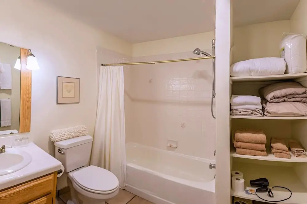 Oak Lawn Cottage ~ 1.5 Blocks to OSF