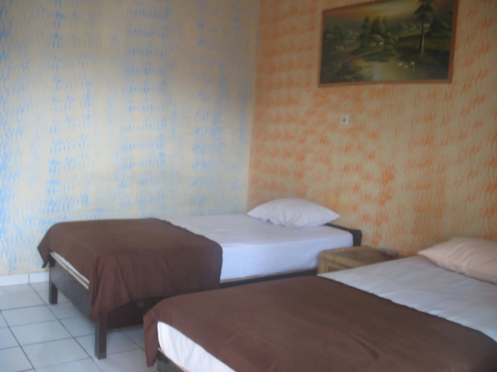 Lovina Central Hostel