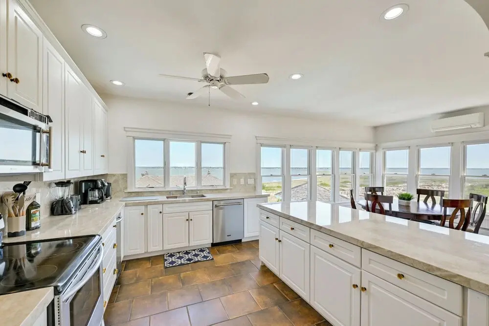 Waterfront Westhampton Haven: Private Beach