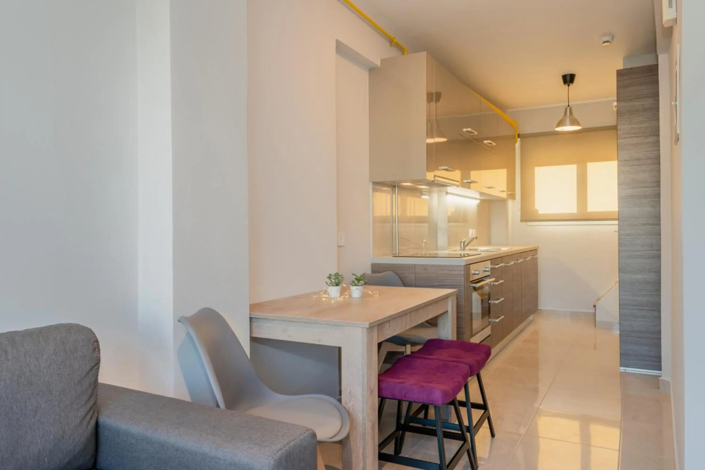 Sunny penthouse w/ Acropolis view next to metro