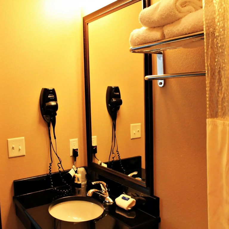 Cityview Inn & Suites Downtown /RiverCenter Area