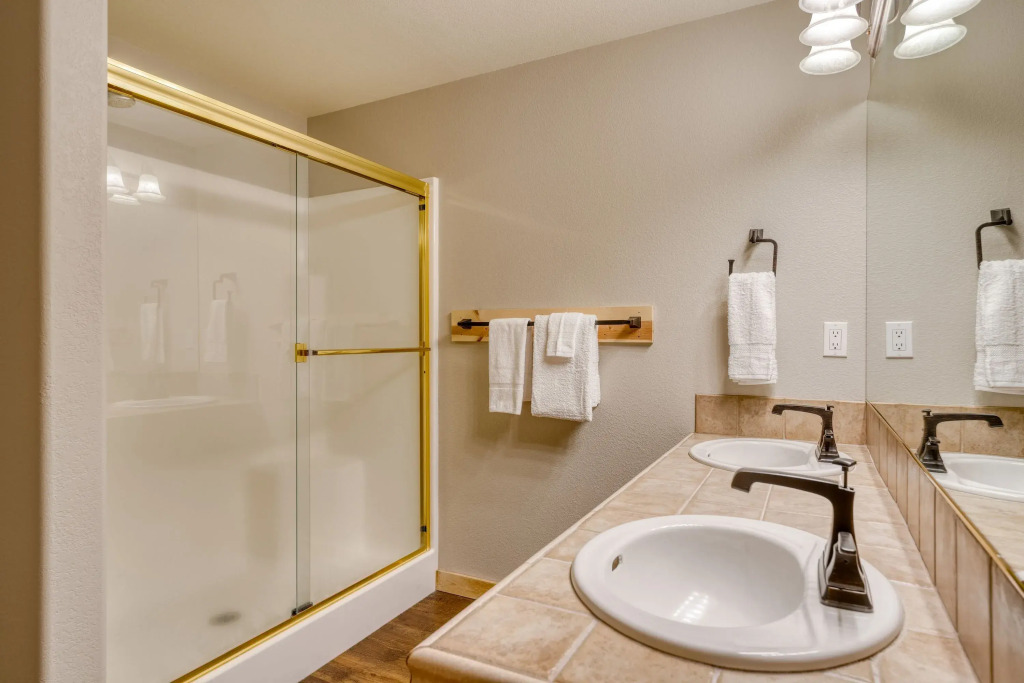 Quail by Avantstay Great Location + Game Room, Hot Tub, & Deck!