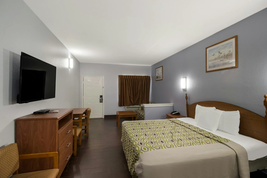 Scottish Inn & Suites