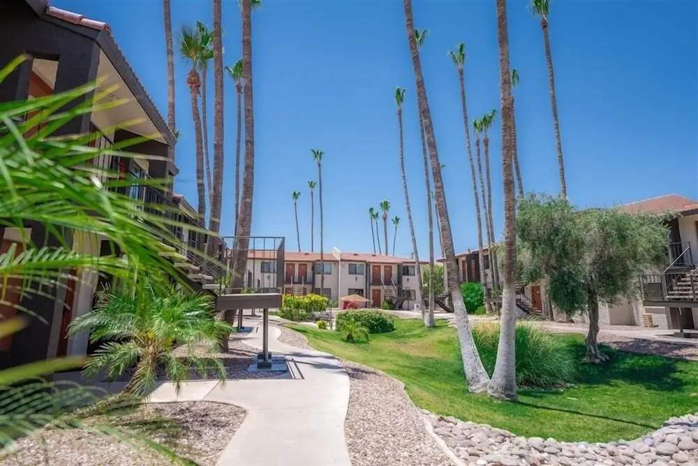 133 Fully Furnished, amenities galore! by RedAwning