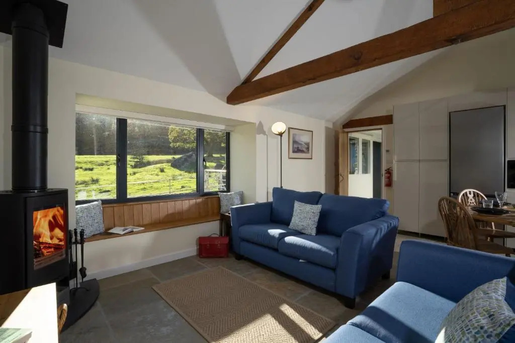 Grasmere Cottage with Stunnng Views by LetMeStay