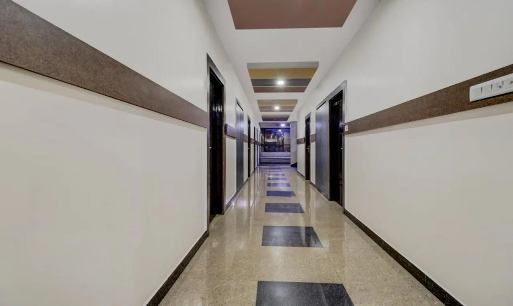 Treebo Sahara Suites 750M From St Johns Medical College And Hospital