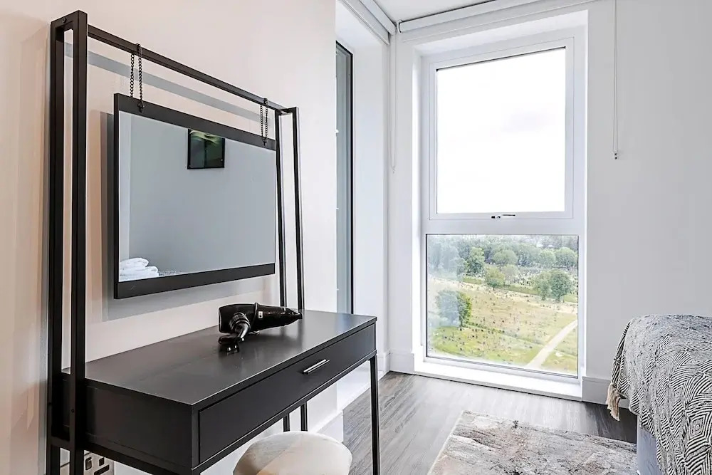 Sleek and Stylish 9th Floor Apartment
