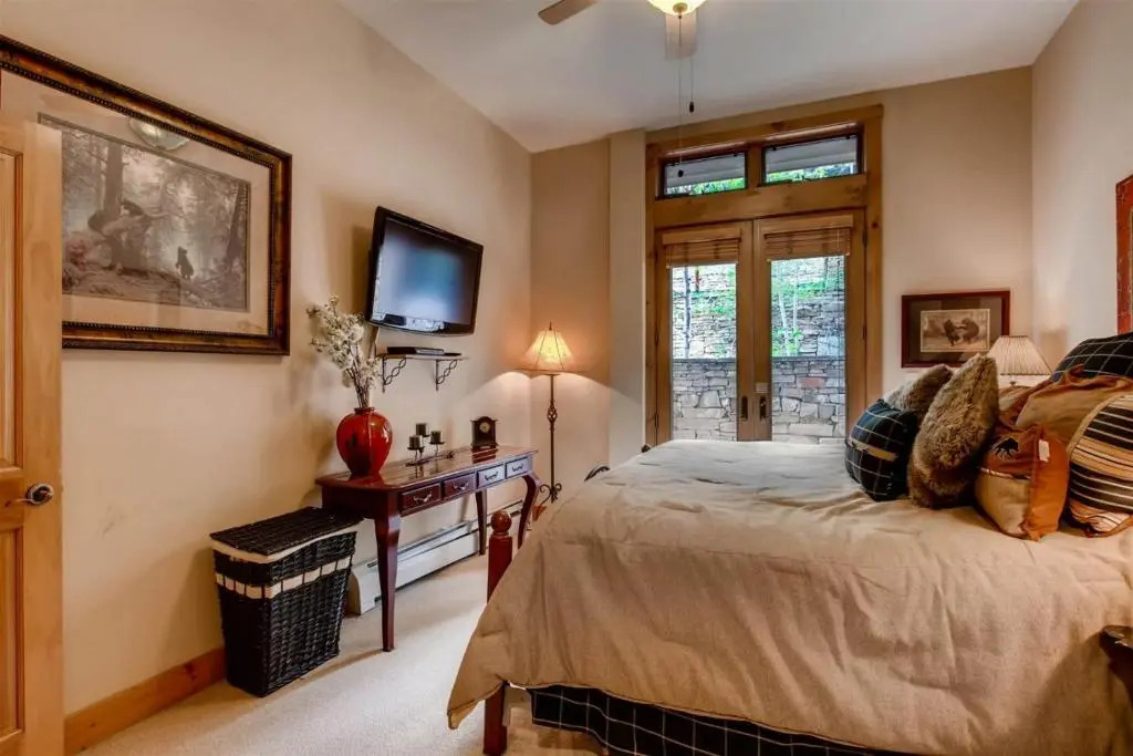 The Timbers on River Run, 3 Bed Ski-in Ski-out Condo-Hot Tub, Sauna, Heated Pool!