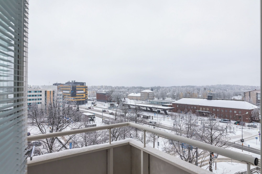 1BR Apartments next to Railway Station, Free Parking, Balcony