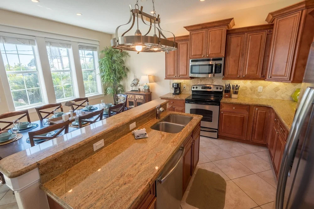 South Seas Apartment 6
